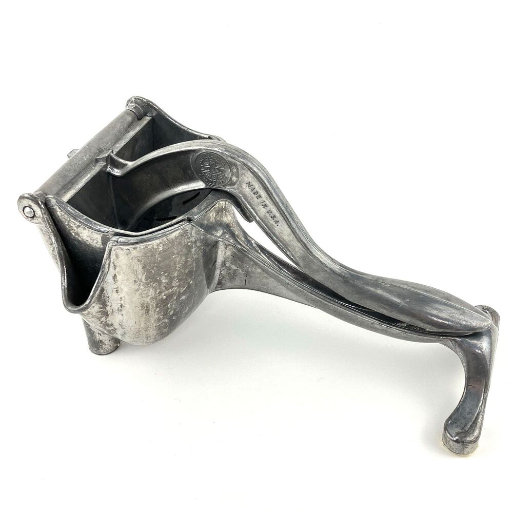 Vintage Aluminum Wear-Ever Juicer Fruit Juice Squeezer Hand Press Alcoa Juicer
